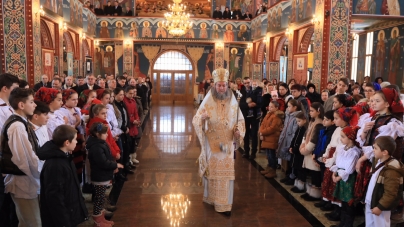 Eveniment în  biserica Parohiei Tăuţii de Sus, la care Preasfinţitul Părinte Iustin a oficiat Sfânta Liturghie Arhierească