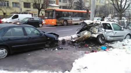 Accidentul de la miezul nopții cu trei mașini zobite rău