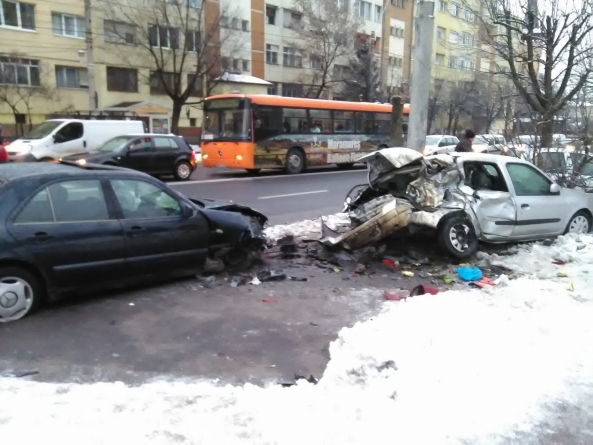 Accidentul de la miezul nopții cu trei mașini zobite rău