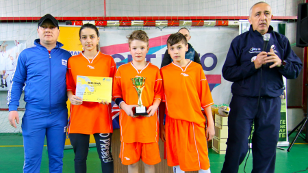 Școala „Octavian Goga” a câștigat trofeul „Ghiocei de Borșa” la rugby tag (GALERIE FOTO)