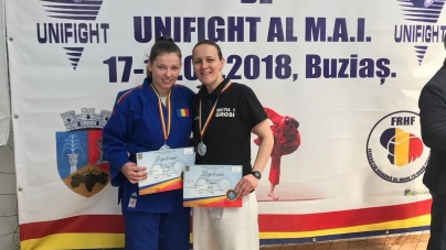 Două polițiste din Maramureș au urcat pe podium la campionatul național de unifight