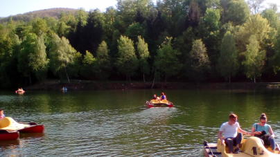 Lacul Bodi de la Mogoșa,  asaltat de turiști în minivacanța de 1 Mai