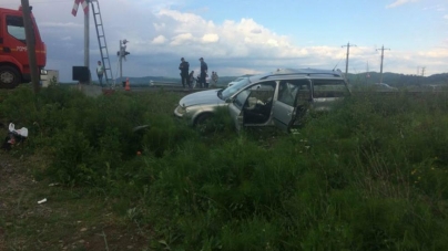 Cumplit: patru tinere din Maramureș au murit după ce mașina în care se aflau a fost lovită de tren