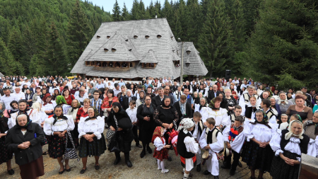 Hramul Mănăstirii Budeşti (GALERIE FOTO)