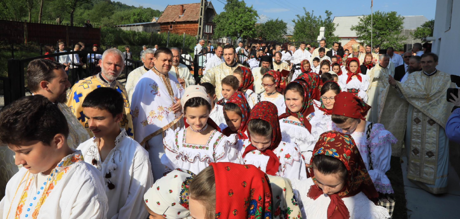 A fost târnosită biserica din Vadu Izei – Şugău (GALERIE FOTO)