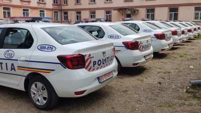 Opt comune au primit mașini noi de poliție