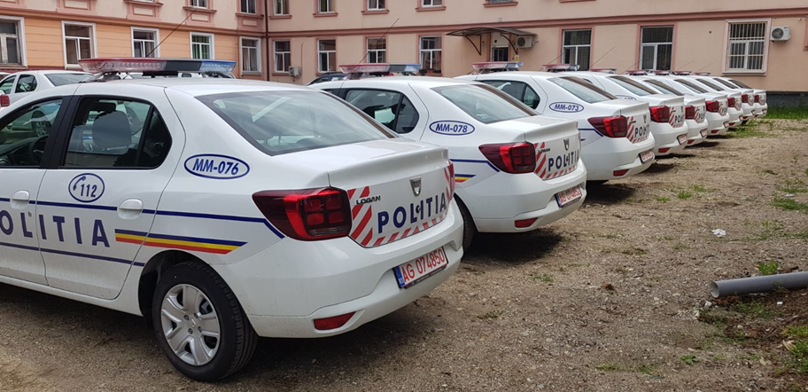 Opt comune au primit mașini noi de poliție