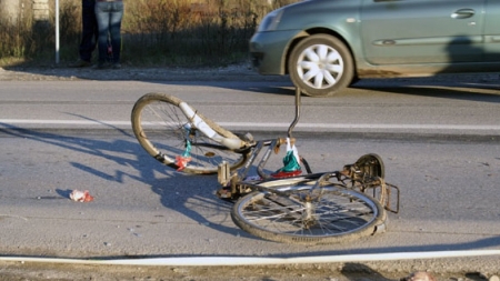 Bicicliști minori accidentați de mașini