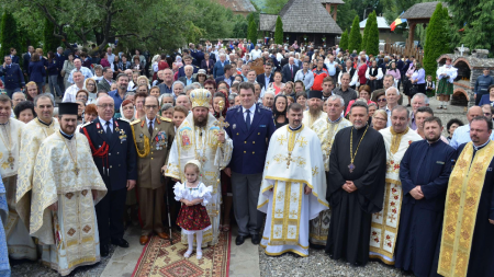 Hram la … frontieră (GALERIE FOTO)