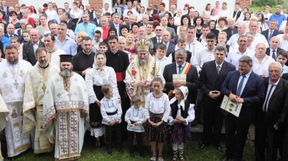 A fost târnosită biserica din Vad (GALERIE FOTO)