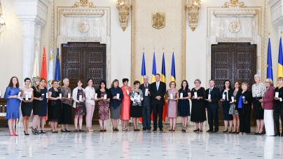 Un liceu fondat la inițiativa unui băimărean a fost decorat de președintele țării