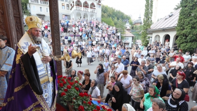 Episcopul Iustin, la Rohia (GALERIE FOTO)