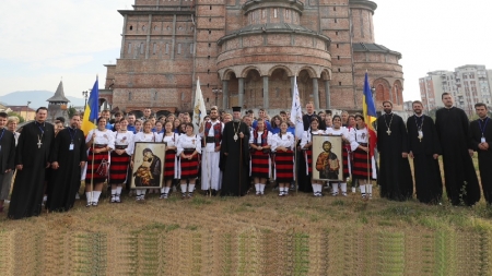 85 de tineri din episcopia noastră au plecat la  Întâlnirea Internațională a Tinerilor Ortodocşi de la Sibiu