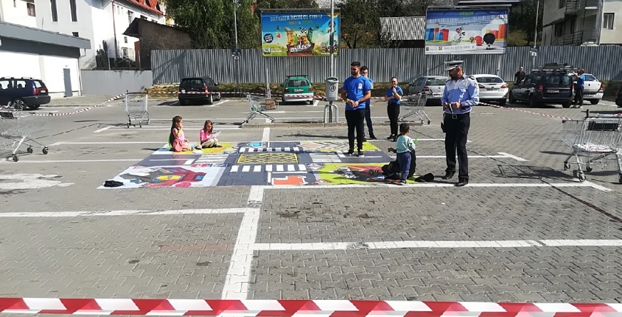 Părinții la cumpărături, copiii la educație prin joc în parcările Lidl