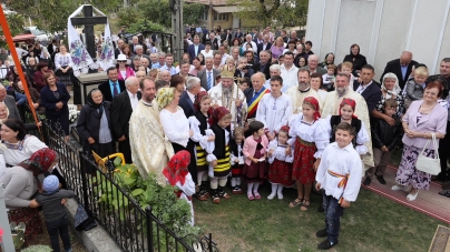 Biserica veche de 122 de ani din Măgureni a fost târnosită și a mai primit un hram (GALERIE FOTO)