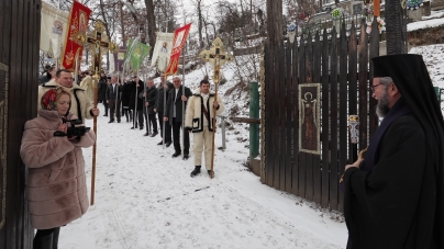 Eveniment în Slatina (Ucraina): Sfânta Liturghie  oficiată de episcopul Maramureșului și Sătmarului (Galerie FOTO)