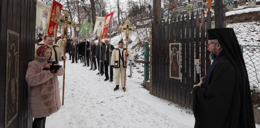 Eveniment în Slatina (Ucraina): Sfânta Liturghie  oficiată de episcopul Maramureșului și Sătmarului (Galerie FOTO)