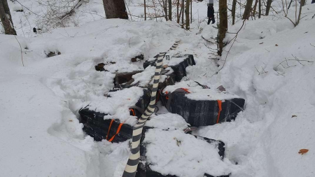 Suntem colete la frontiera fară gard/ La noi în pachete țigări bine ard