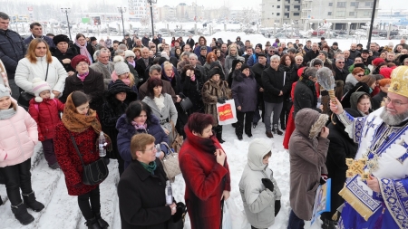 Oferta de Bobotează pentru băimăreni: multe butoaie cu aghiasmă și 5000 de sticle noi, inscripționate (GALERIE FOTO)