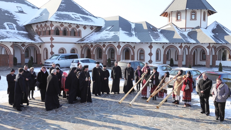 Ierarhi întâmpinați cu tulnice (GALERIE FOTO)