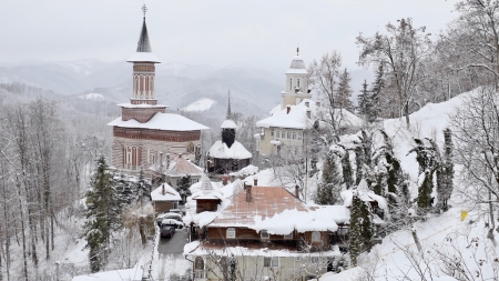 La ce oră va avea loc slujba trecerii dintre ani la Mănăstirea Rohia