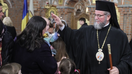 Episcopul Iustin: ”Toți suntem niște fii risipitori, toți am risipit într-un fel sau altul” (GALERIE FOTO)