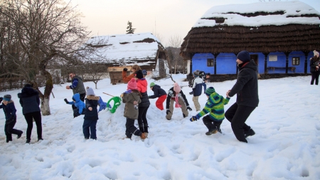 „Jocurile copilăriei de iarnă” la Muzeul Satului