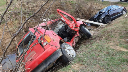 Patru victime la impactul dintre două autoturisme VW