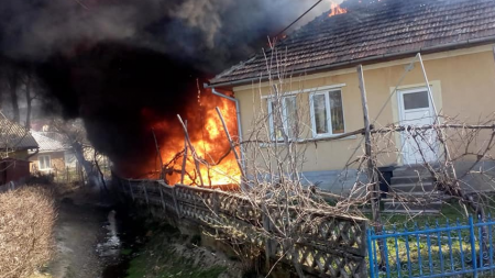 Incendiu la Primăria Băsești