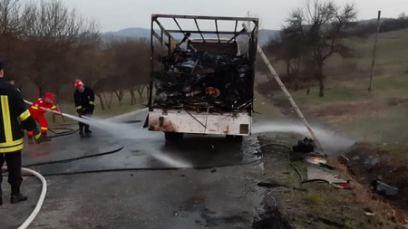 Un bărbat carbonizat și 60 de hectare de vegetație pârjolite în weekend (video)