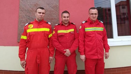 După 35 de minute de resuscitare, trei pompieri din Fărcașa au salvat o femeie aflată în stop cardio-respirator