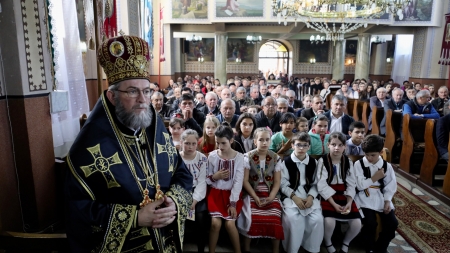 Episcopul Iustin: ”Ca să înţelegem ce-i cu ortodoxia trebuie să cunoaştem slujbele pe care le avem în Postul Mare” (GALERIE FOTO)