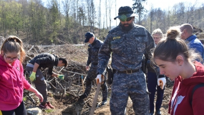 Polițiști în misiunea ”Împădurirea” (GALERIE FOTO)