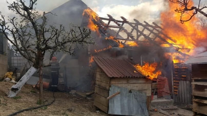 În ultimele 24 de ore, trei gospodării maramureșene au fost cuprinse de flăcări