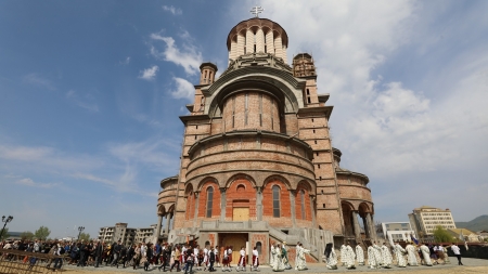 Procesiune de Rusalii în jurul Catedralei Episcopale „Sfânta Treime” din Baia Mare