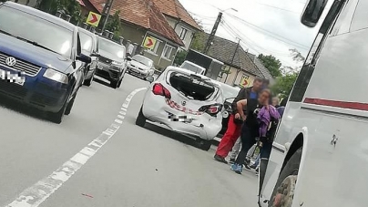 Accident cu un autocar și trei autoturisme în Lăpușel (GALERIE FOTO)