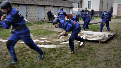 Pompierii voluntari s-au luat la întrecere (GALERIE FOTO)