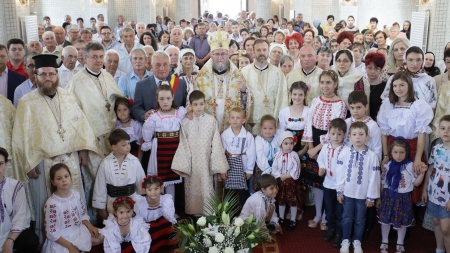 Hramul bisericii „Înălţarea Domnului” din Tărgu Lăpuş (GALERIE FOTO)