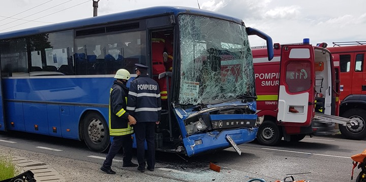 18 persoane din autobuz au ajuns la spital, după accidentul de ieri după masă