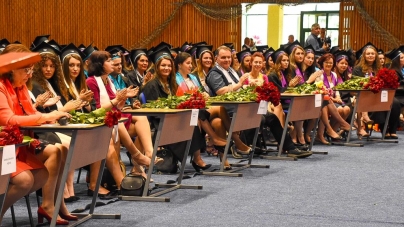 Studenții de la Facultatea de Litere, la cursul festiv (GALERIE FOTO)