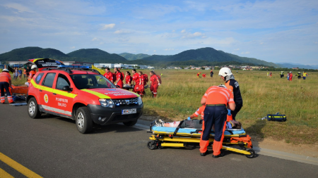 Aeronavă lovită de fulger, cu incendiu în partea din spate și aterizare forțată pe pista aeroportului băimărean (GALERIE FOTO)