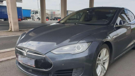 S-au rafinat și hoții de mașini: preferă electricele Tesla