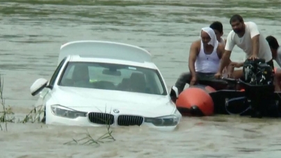 Și-a aruncat mașina în râu, supărat că tatăl său i-a luat BMW în loc de Jaguar