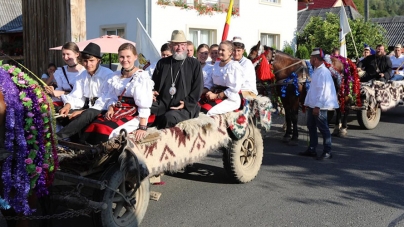 Cu căruțele pe „Drumul Catedralelor de lemn ale Maramureşului” (GALERIE FOTO)