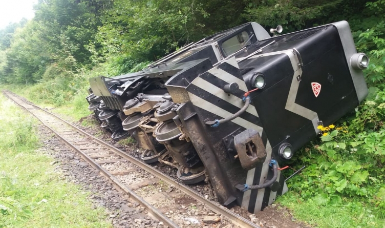 A deraiat locomotiva Mocăniței (GALERIE FOTO)