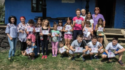 Copiii care au participat la atelierele de vacanță de la Muzeul de Etnografie și Artă Populară au primit titlul de „meșter junior” (GALERIE FOTO)