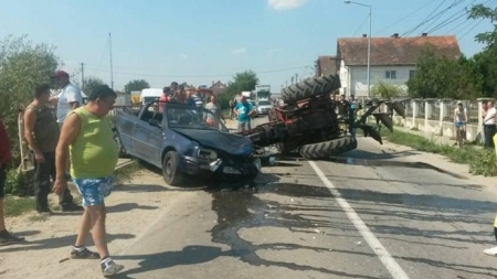 Astea-i mai lipseau când a făcut accidentul: permisul și dovada că mașina ar mai fi înmatriculată: în schimb, îi prisosea alcoolul