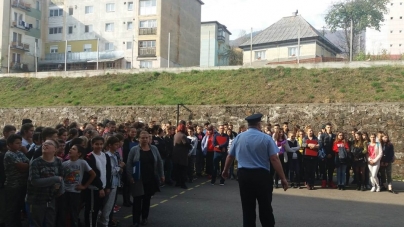 Exercițiu cu evacuare la colegiu (GALERIE FOTO)