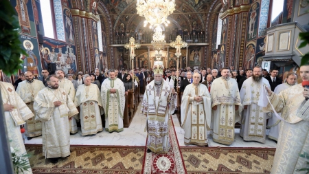 Episcopul Iustin: ”Cuvântul Mântuitorului era cuvânt viu, nu ticluit şi meşteşugit numai ca să impresioneze auditoriul” (GALERIE FOTO)