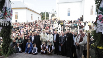 La târnosire, biserica Parohiei nr. 1 Borşa a primit și un al treilea hram (GALERIE FOTO)